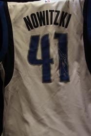 Signed Dallas Mavericks Jersey 187//280