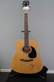 Reba McEntire acoustic guitar 186//280