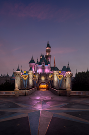 2 Nights at  Disneyland Resort with 4 Hopper Tickets 184//280