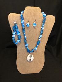 Turquoise and white beaded necklace, bracelet & earring set. 202//269