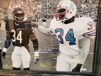Oilers vintage signed photo by Earl Campbell with Walter Payton 202//151