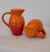 Le Creuset ceramic salt & pepper shaker set in Orange Ombre 202//213
