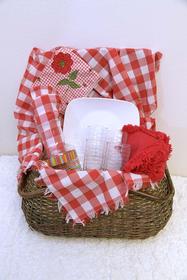 Vintage Picnic Basket with picnic supplies 187//280