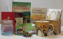 Debbie Macomber Signed Books and Gift Set 202//125