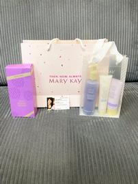 Mary Kay Gift Set & Certificate to M Nail Salon 202//269